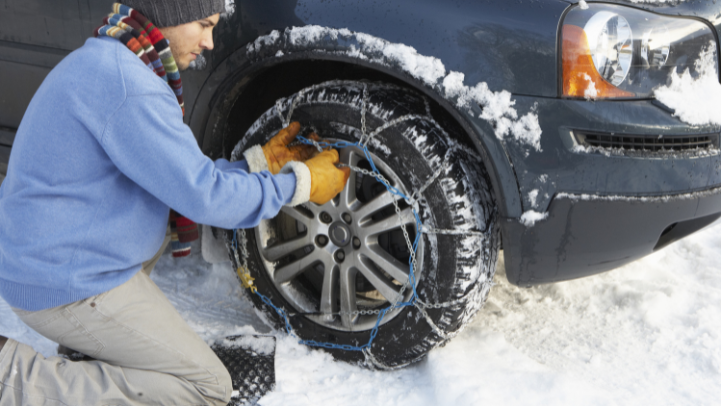 Revisión de Neumáticos y Frenos: Claves para garantizar la seguridad en carreteras heladas.